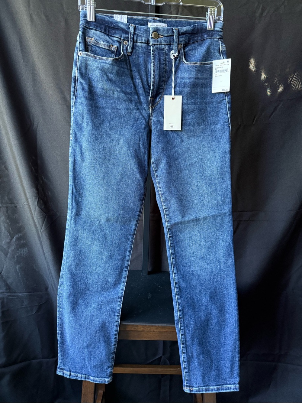 Good American Skinny Jeans in Medium Blue Wash